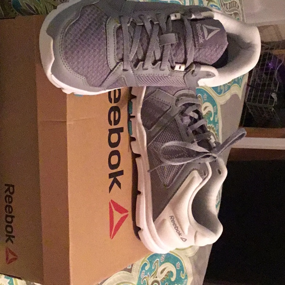 Women tennis shoes